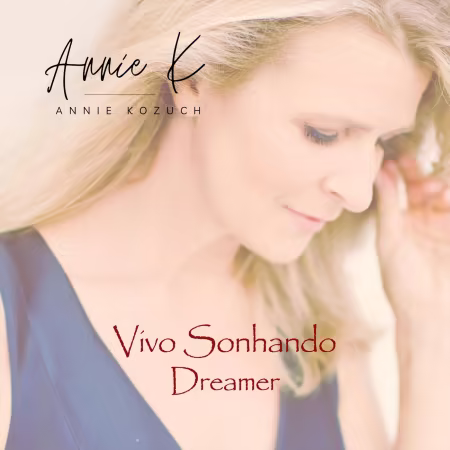 Annie Kozuch – Vivo Sonhando / Dreamer (2026)
