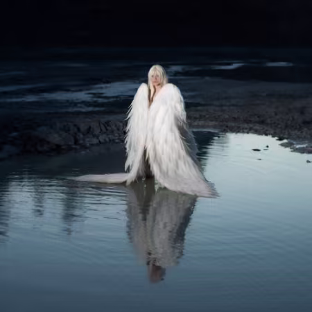 Melanie Santiler 首张专辑《LOS CISNES》2026 FLAC 下载